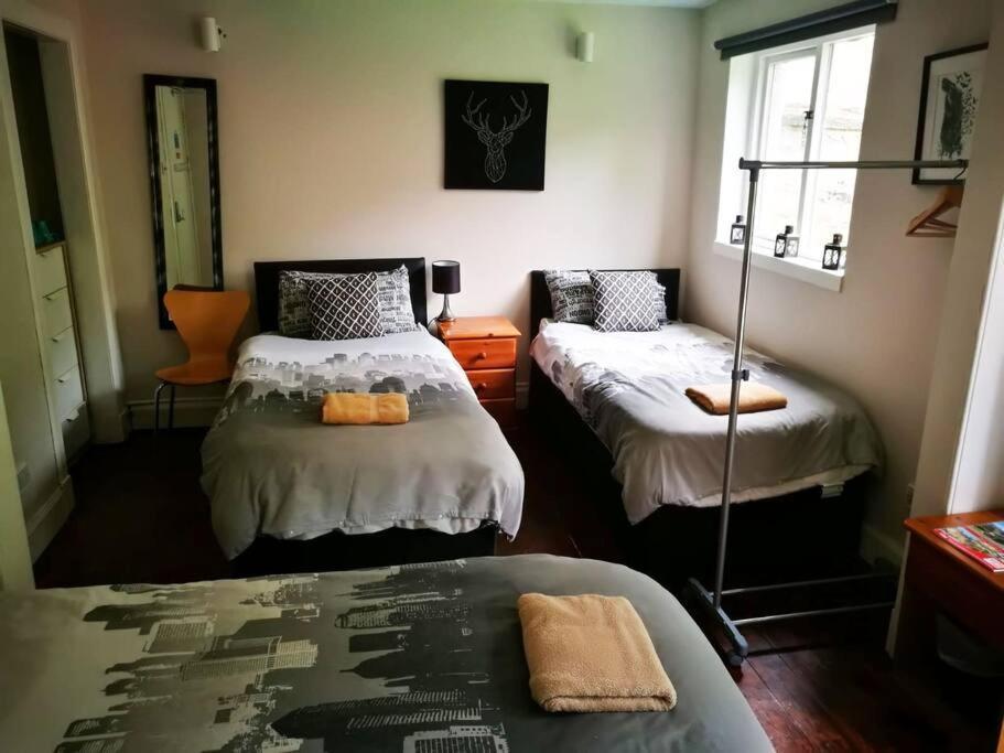 The Kingsview Townhouse - Boutique Hostel Единбург Екстер'єр фото
