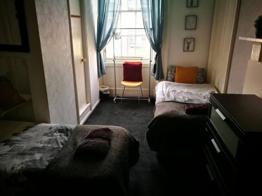 The Kingsview Townhouse - Boutique Hostel Единбург Екстер'єр фото