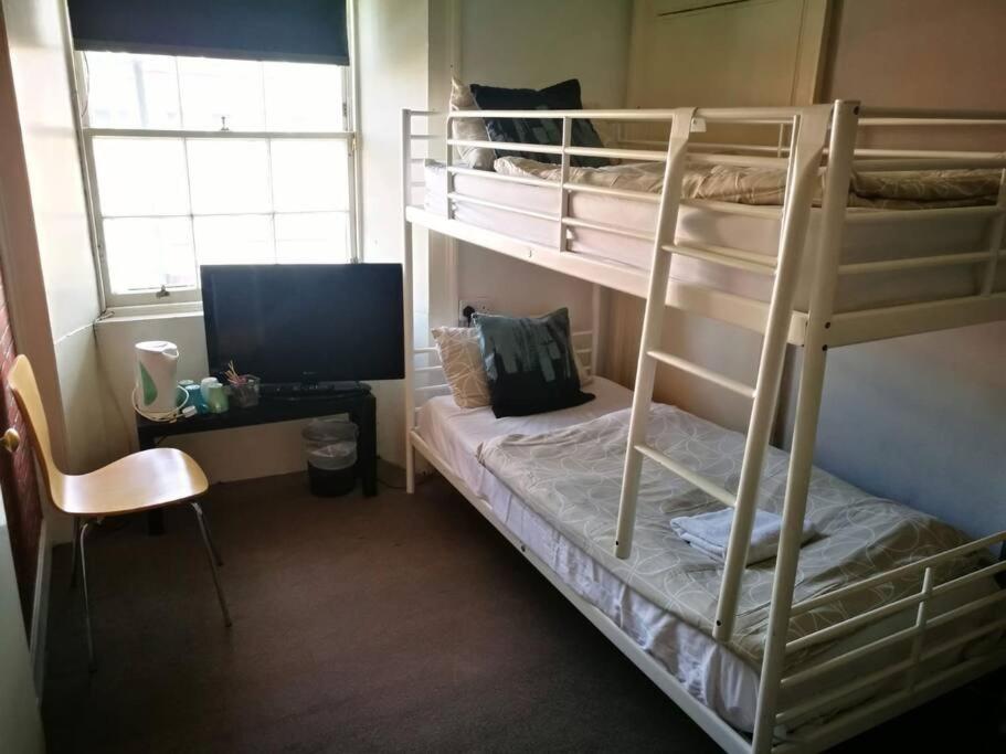 The Kingsview Townhouse - Boutique Hostel Единбург Екстер'єр фото
