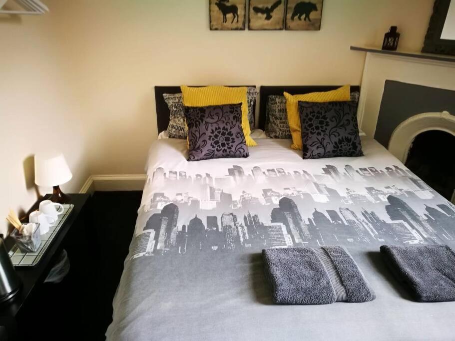 The Kingsview Townhouse - Boutique Hostel Единбург Екстер'єр фото