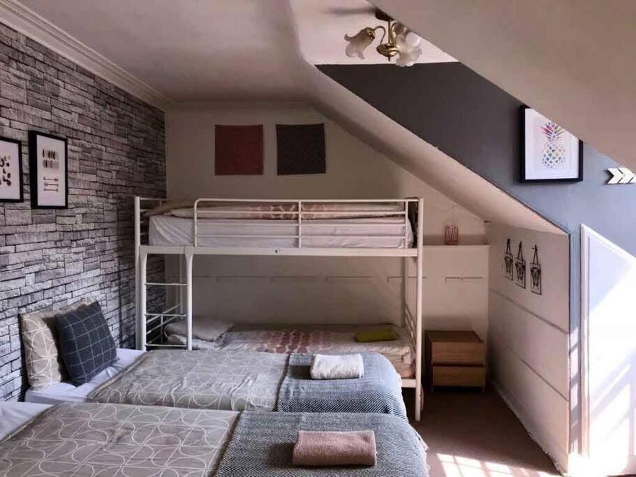 The Kingsview Townhouse - Boutique Hostel Единбург Екстер'єр фото