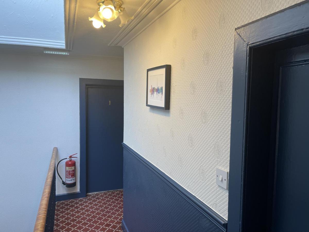 The Kingsview Townhouse - Boutique Hostel Единбург Екстер'єр фото