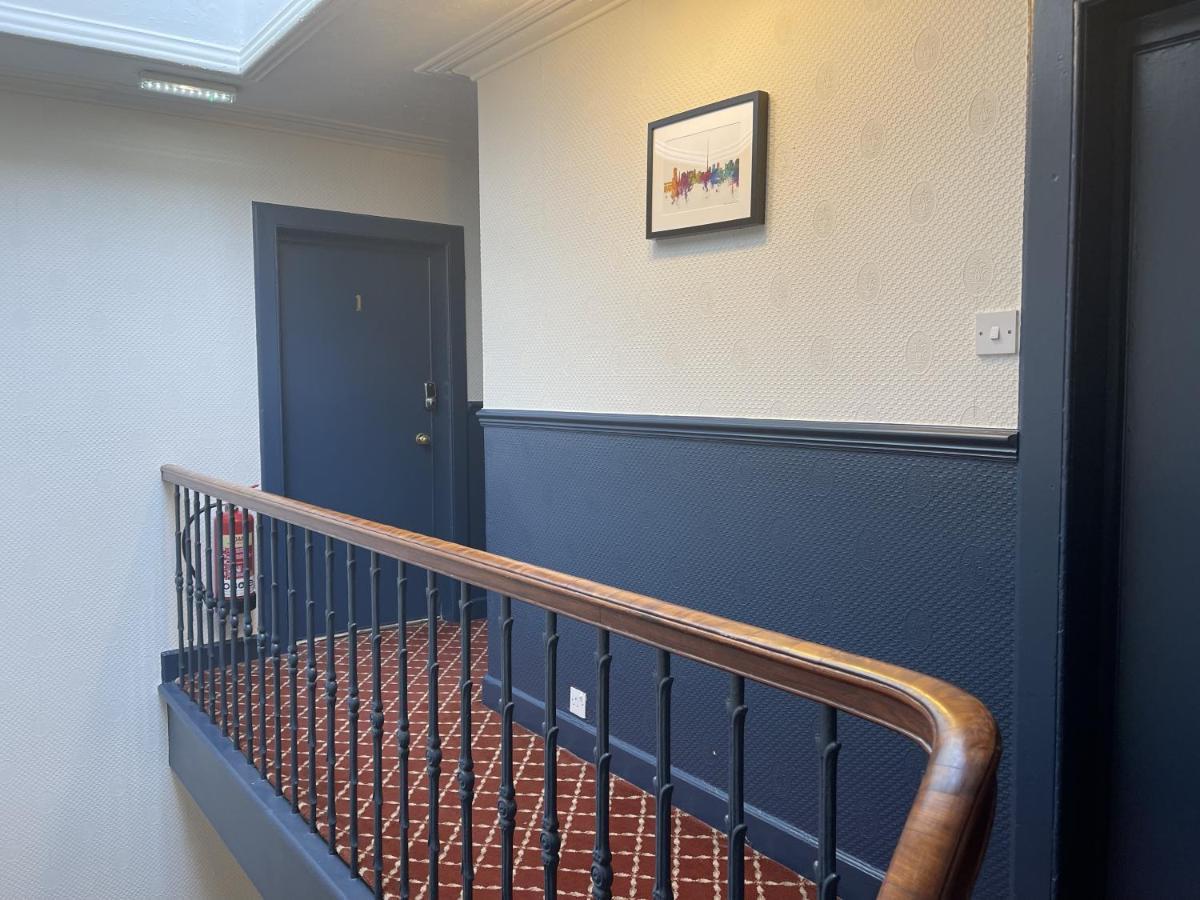 The Kingsview Townhouse - Boutique Hostel Единбург Екстер'єр фото