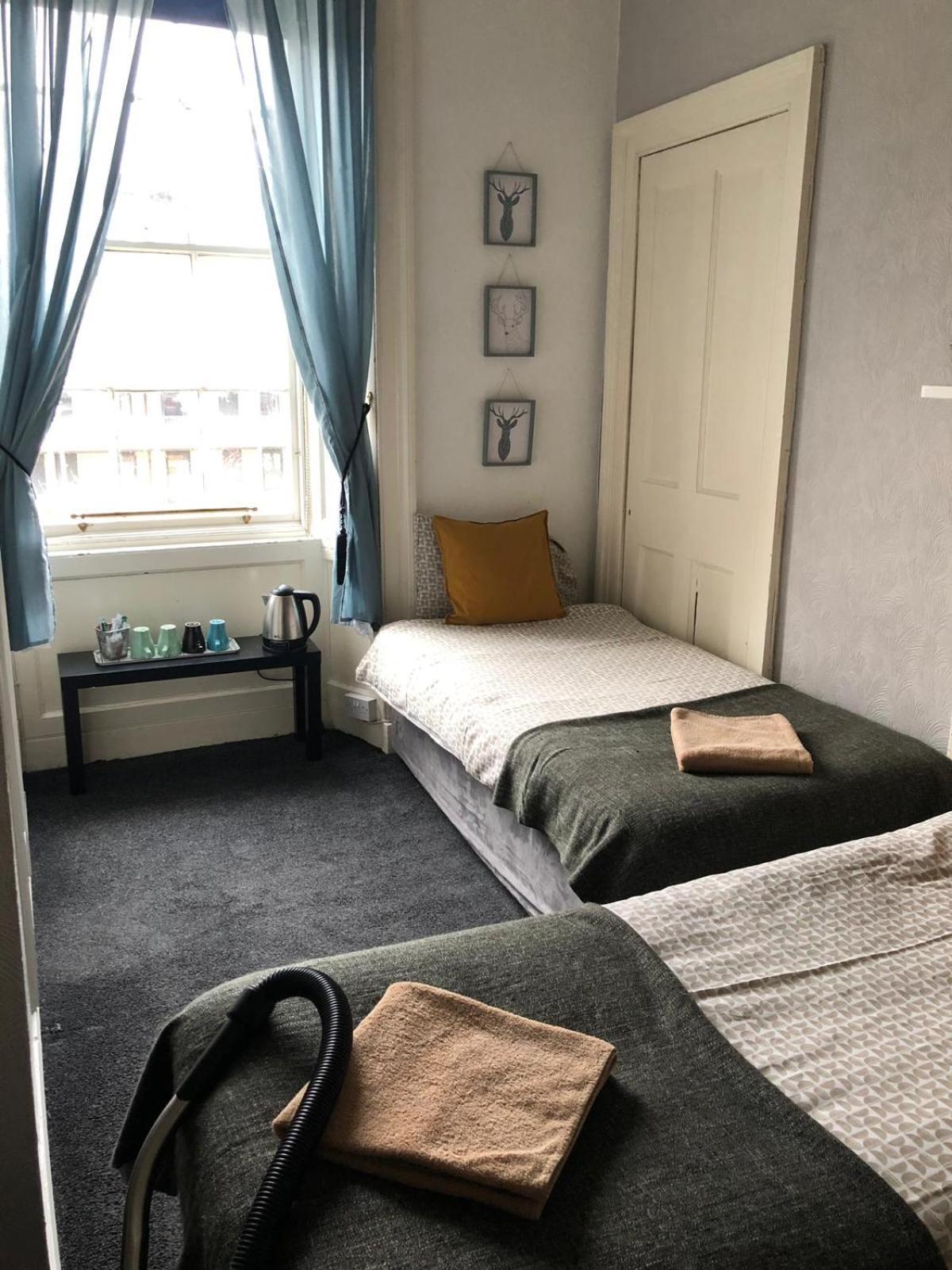 The Kingsview Townhouse - Boutique Hostel Единбург Екстер'єр фото